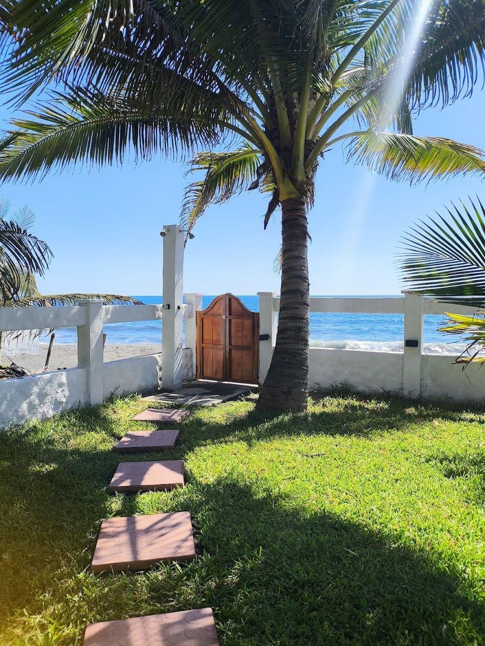 Puerta a la playa