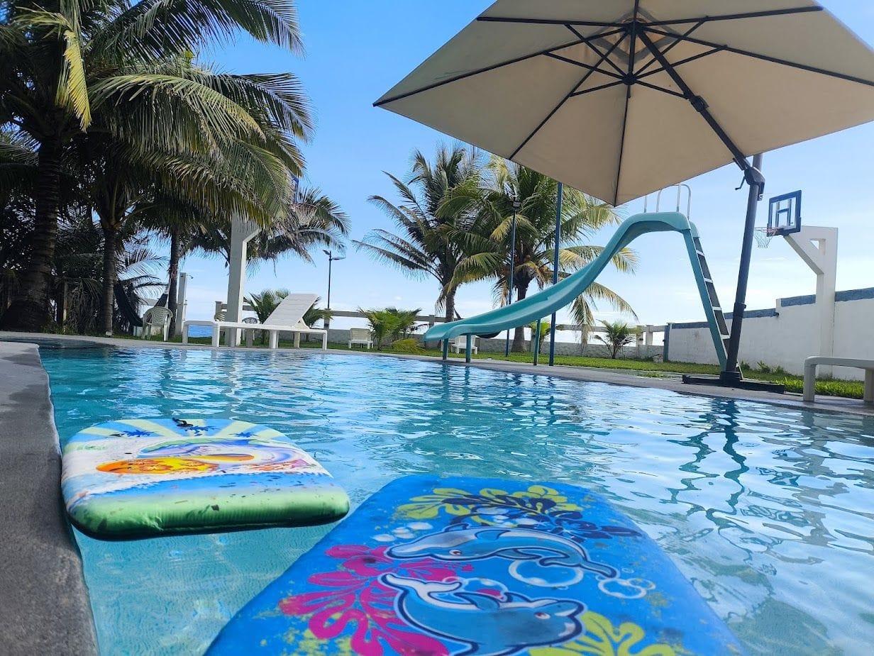 Un espacio privado frente al mar, ideal para compartir en familia o con amigos en un ambiente natural, seguro y exclusivo.